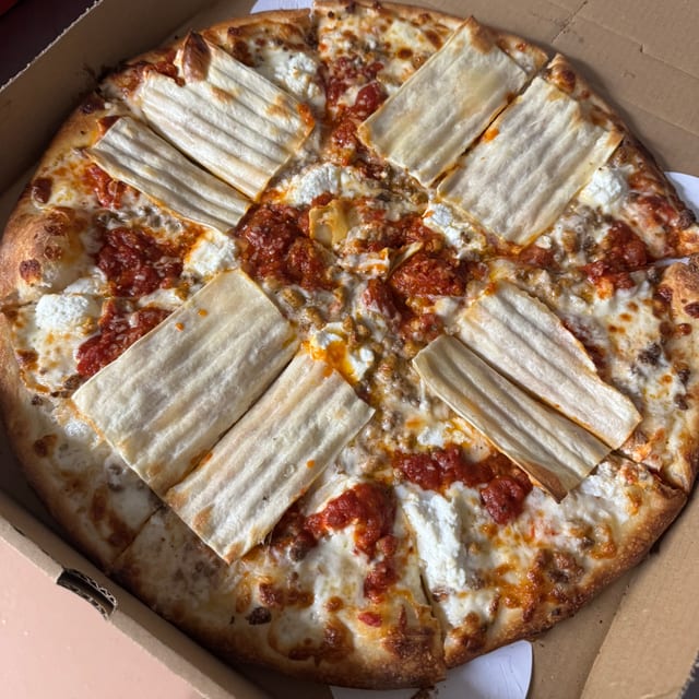 16' Lg Lasagna Pizza.