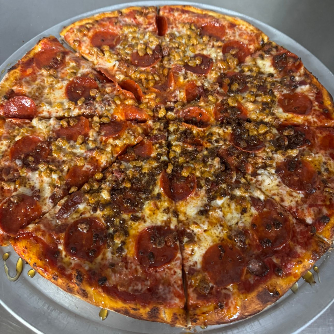 16' Lg Sweet Piggy Pizza.