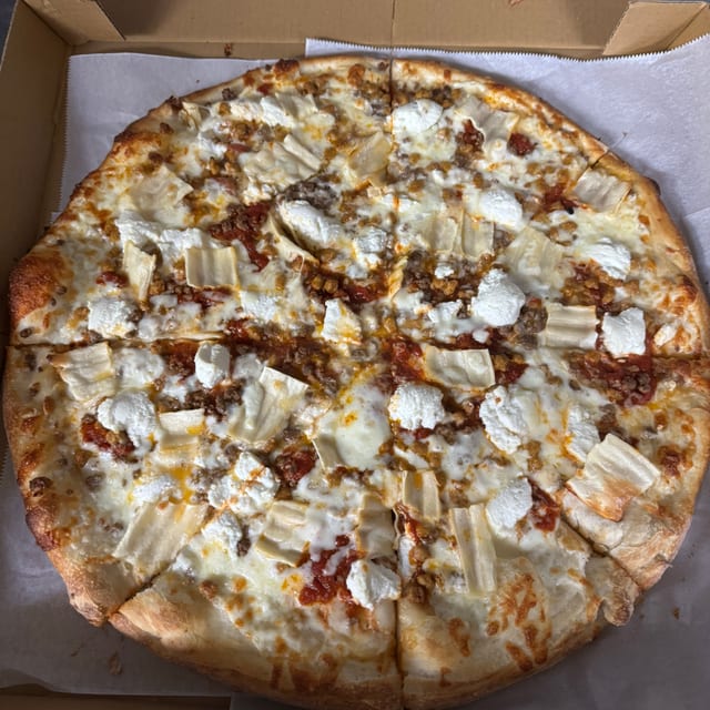 16' Lg Lasagna Pizza.