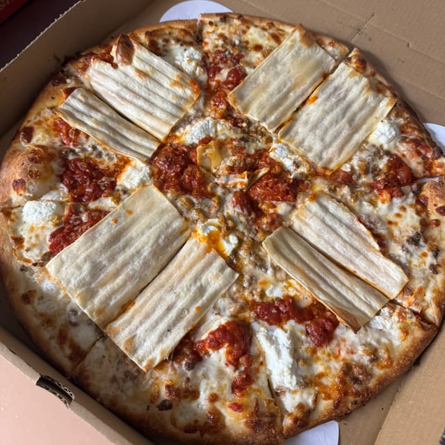 18' XL Lasagna Pizza.